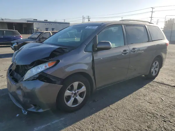 5TDKZ3DC6HS806065 2017 TOYOTA SIENNA - Image 1
