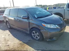 5TDKZ3DC6HS808088 2017 TOYOTA SIENNA