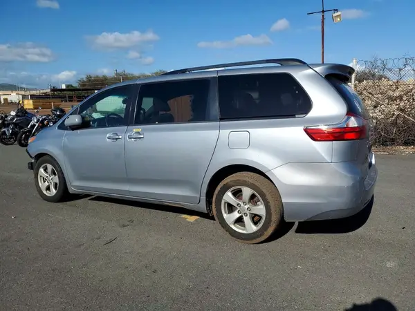 5TDKZ3DC6HS808544 2017 TOYOTA SIENNA - Image 2
