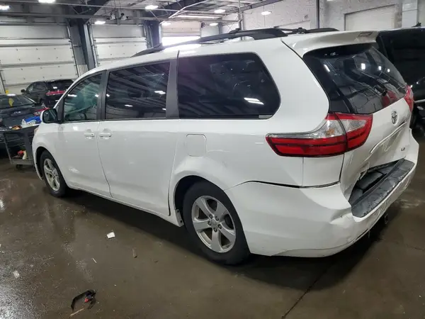5TDKZ3DC6HS808737 2017 TOYOTA SIENNA - Image 2