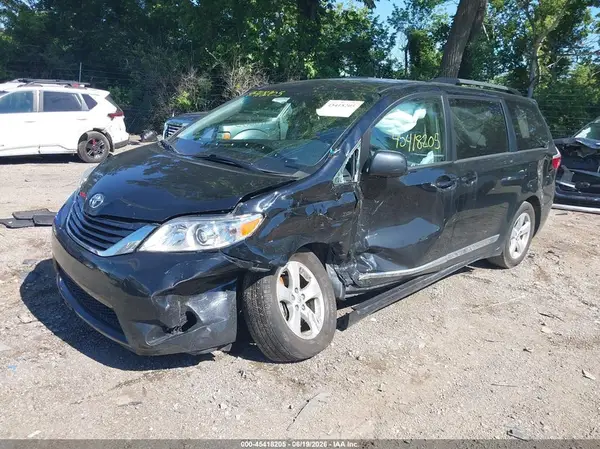 5TDKZ3DC6HS809760 2017 TOYOTA SIENNA - Image 2