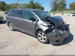 5TDKZ3DC6HS810312 2017 TOYOTA SIENNA