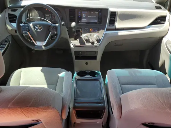 5TDKZ3DC6HS811217 2017 TOYOTA SIENNA - Image 8