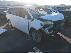 5TDKZ3DC6HS813226 2017 TOYOTA SIENNA