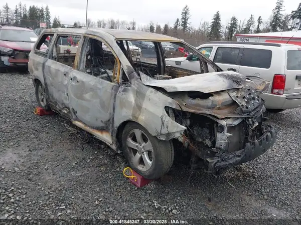 5TDKZ3DC6HS817969 2017 TOYOTA SIENNA - Image 1