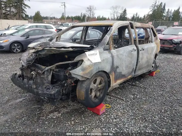 5TDKZ3DC6HS817969 2017 TOYOTA SIENNA - Image 2