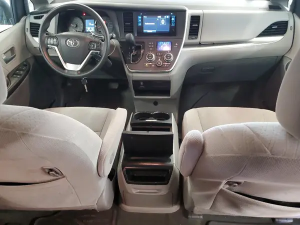 5TDKZ3DC6HS818345 2017 TOYOTA SIENNA - Image 8