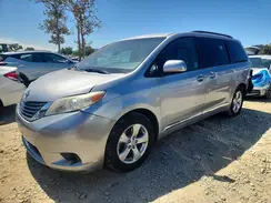 5TDKZ3DC6HS819348 2017 TOYOTA SIENNA
