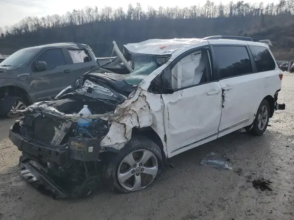 5TDKZ3DC6HS820192 2017 TOYOTA SIENNA - Image 1