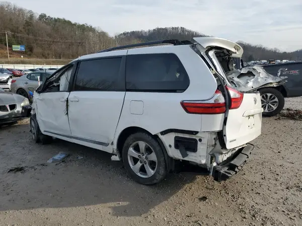 5TDKZ3DC6HS820192 2017 TOYOTA SIENNA - Image 2