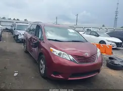 5TDKZ3DC6HS822945 2017 TOYOTA SIENNA
