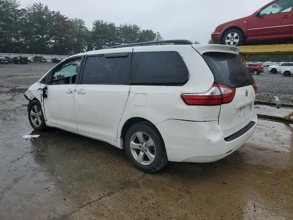 5TDKZ3DC6HS823609 2017 TOYOTA SIENNA - Image 2