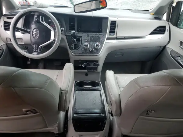 5TDKZ3DC6HS823609 2017 TOYOTA SIENNA - Image 8