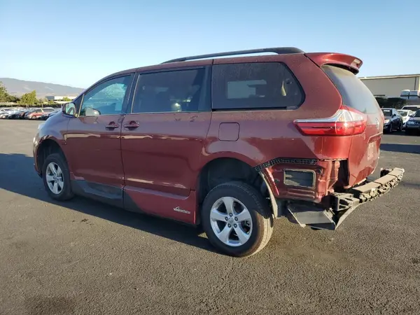 5TDKZ3DC6HS825022 2017 TOYOTA SIENNA - Image 2