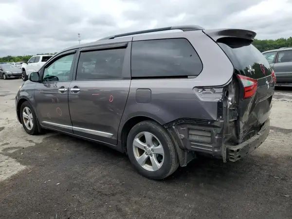 5TDKZ3DC6HS829877 2017 TOYOTA SIENNA - Image 2