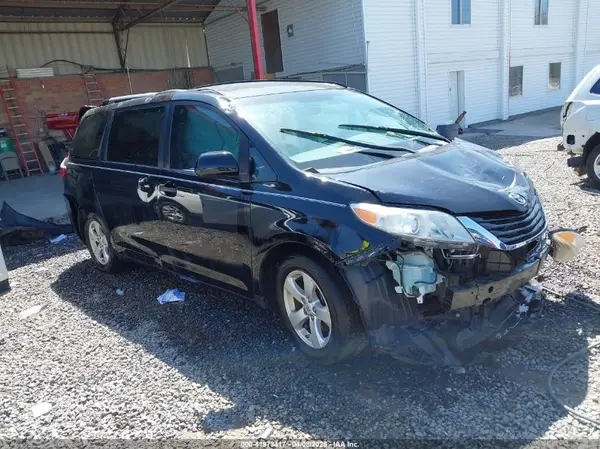 5TDKZ3DC6HS830933 2017 TOYOTA SIENNA - Image 1