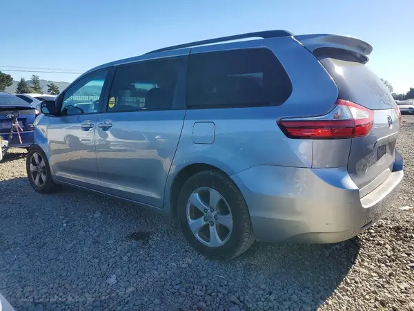 5TDKZ3DC6HS833525 2017 TOYOTA SIENNA - Image 2