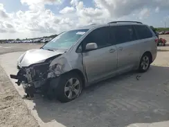 5TDKZ3DC6HS834710 2017 TOYOTA SIENNA