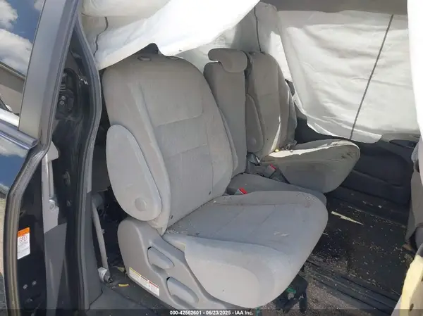 5TDKZ3DC6HS835498 2017 TOYOTA SIENNA - Image 8