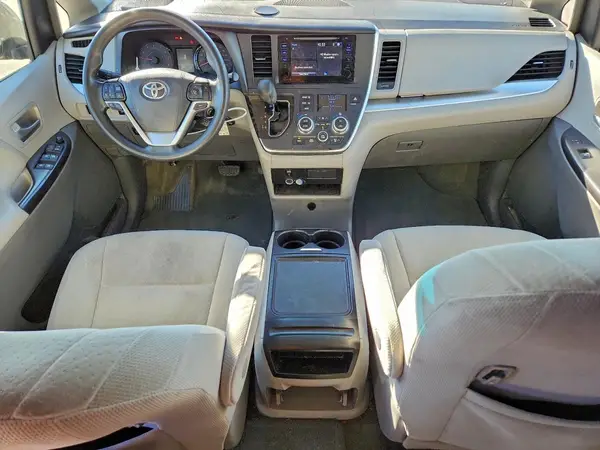 5TDKZ3DC6HS842502 2017 TOYOTA SIENNA - Image 8