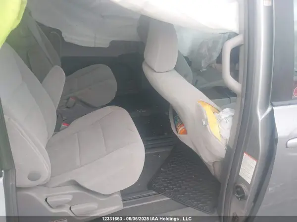 5TDKZ3DC6HS845254 2017 TOYOTA SIENNA - Image 8