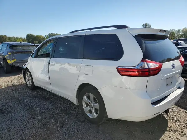 5TDKZ3DC6HS845982 2017 TOYOTA SIENNA - Image 2