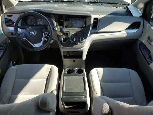 5TDKZ3DC6HS845982 2017 TOYOTA SIENNA - Image 8