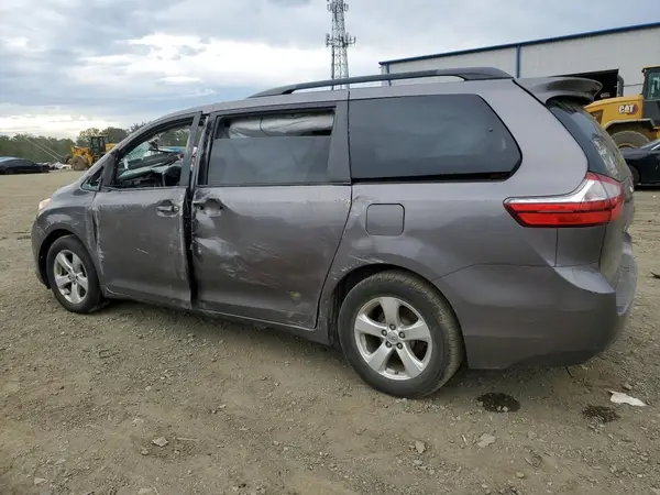 5TDKZ3DC6HS846050 2017 TOYOTA SIENNA - Image 2