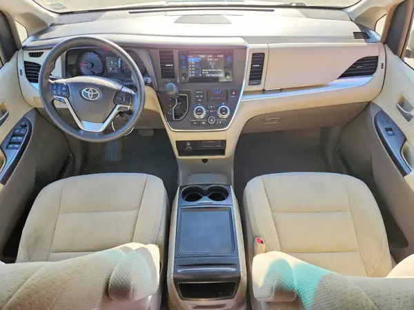 5TDKZ3DC6HS847957 2017 TOYOTA SIENNA - Image 8
