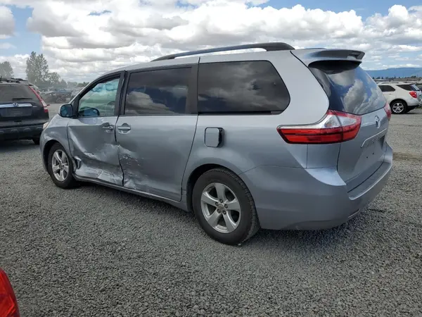 5TDKZ3DC6HS849501 2017 TOYOTA SIENNA - Image 2
