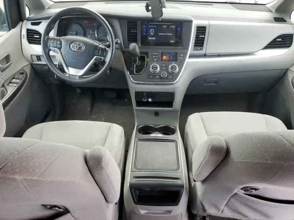 5TDKZ3DC6HS849501 2017 TOYOTA SIENNA - Image 8