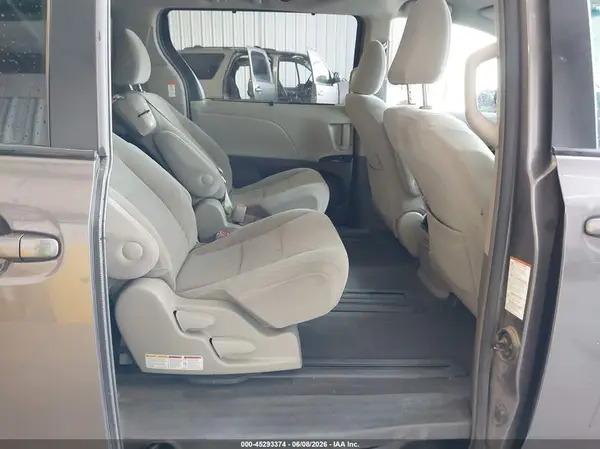 5TDKZ3DC6HS849725 2017 TOYOTA SIENNA - Image 8