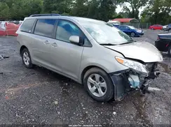 5TDKZ3DC6HS852978 2017 TOYOTA SIENNA