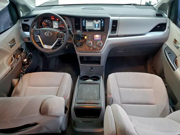 5TDKZ3DC6HS860594 2017 TOYOTA SIENNA - Image 8