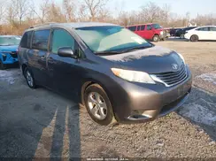 5TDKZ3DC6HS865827 2017 TOYOTA SIENNA