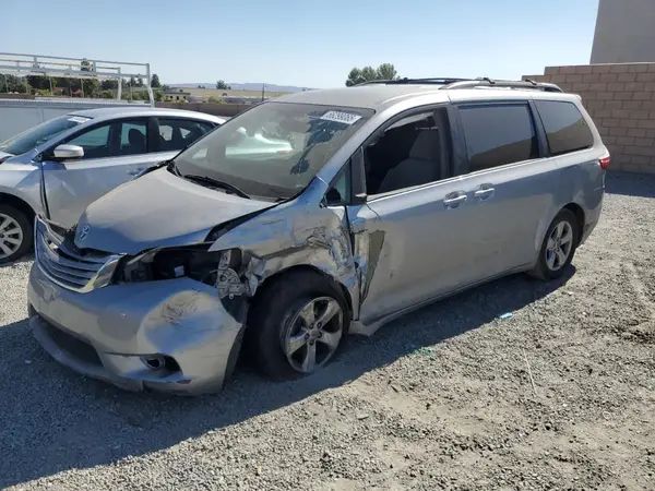 5TDKZ3DC6HS865973 2017 TOYOTA SIENNA - Image 1