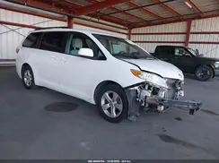 5TDKZ3DC6HS870266 2017 TOYOTA SIENNA