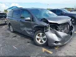 5TDKZ3DC6HS870817 2017 TOYOTA SIENNA