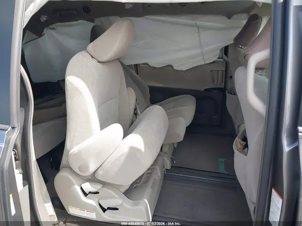 5TDKZ3DC6HS870817 2017 TOYOTA SIENNA - Image 8