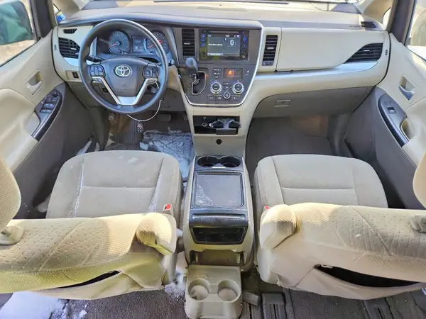 5TDKZ3DC6HS874804 2017 TOYOTA SIENNA - Image 8