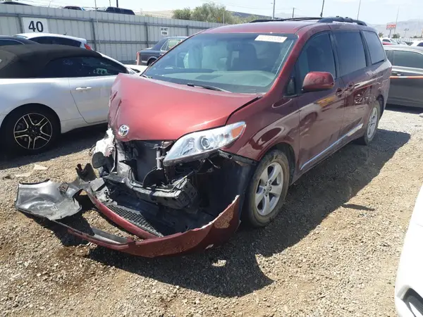 5TDKZ3DC6HS881638 2017 TOYOTA SIENNA - Image 1