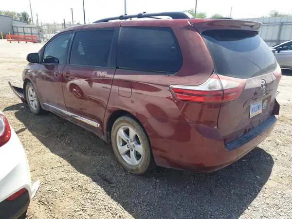 5TDKZ3DC6HS881638 2017 TOYOTA SIENNA - Image 2
