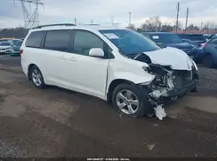 5TDKZ3DC6HS884832 2017 TOYOTA SIENNA