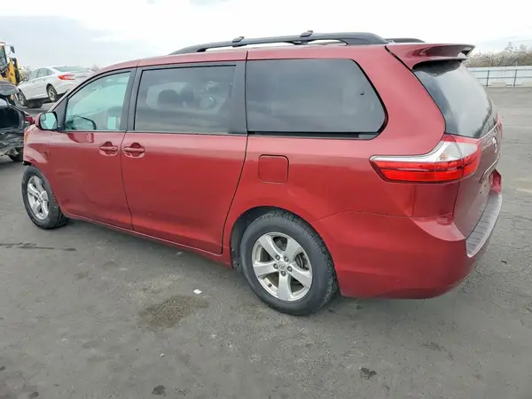 5TDKZ3DC6HS887228 2017 TOYOTA SIENNA - Image 2