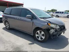 5TDKZ3DC6HS888783 2017 TOYOTA SIENNA