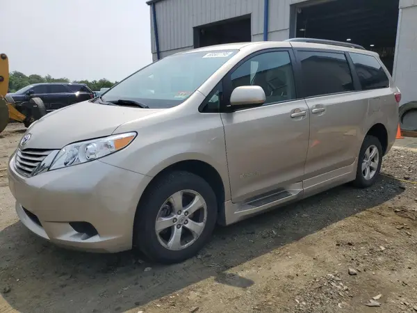 5TDKZ3DC6HS889271 2017 TOYOTA SIENNA - Image 1