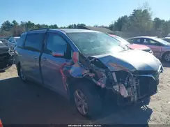 5TDKZ3DC6JS902378 2018 TOYOTA SIENNA