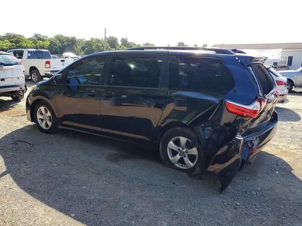 5TDKZ3DC6JS903191 2018 TOYOTA SIENNA - Image 2