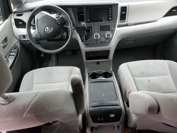 5TDKZ3DC6JS906091 2018 TOYOTA SIENNA - Image 8