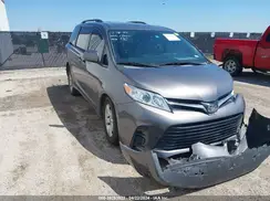 5TDKZ3DC6JS914031 2018 TOYOTA SIENNA